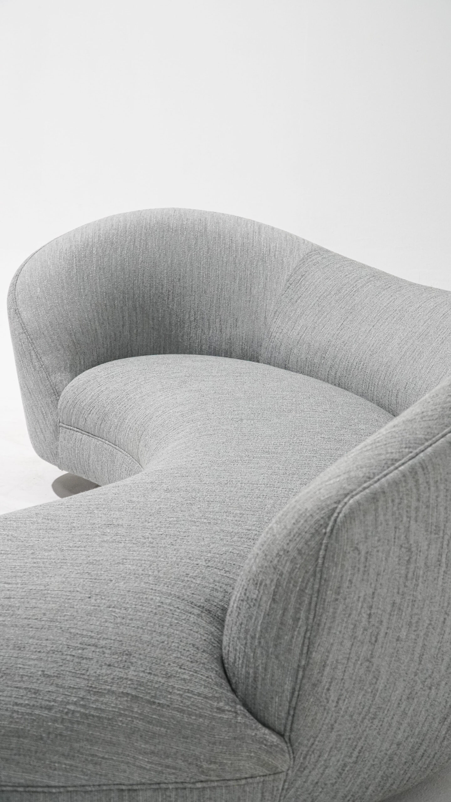 Cesa Design sofa curvo color gris